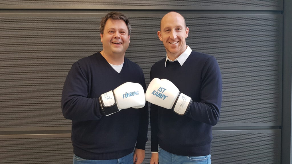 Thomas Lurz und Andreas Klement setzen sich mit ihrem Buch für den guten Zweck ein. Lesen Sie mehr über deren Initiative.