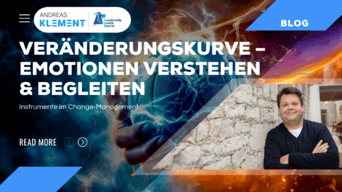 Andreas Klement vor Steinwand, daneben Sport-Motiv mit Change-Energie – Bloggrafik zur Veränderungskurve im Change Management