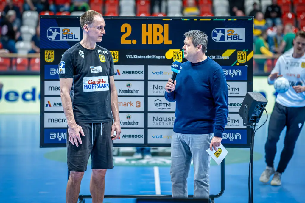 Andreas Klement im Interview mit einem Spieler der 2. Bundesliga im Handball nach dem Spiel