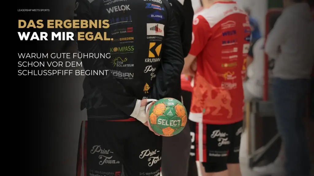 Leistung statt Ergebnis: Andreas Klement erklärt anhand eines Handball-Testspiels, warum erfolgreiche Teamführung auf Entwicklung, Lernen und Prozesse statt ausschließlich auf Ergebnisse setzt.